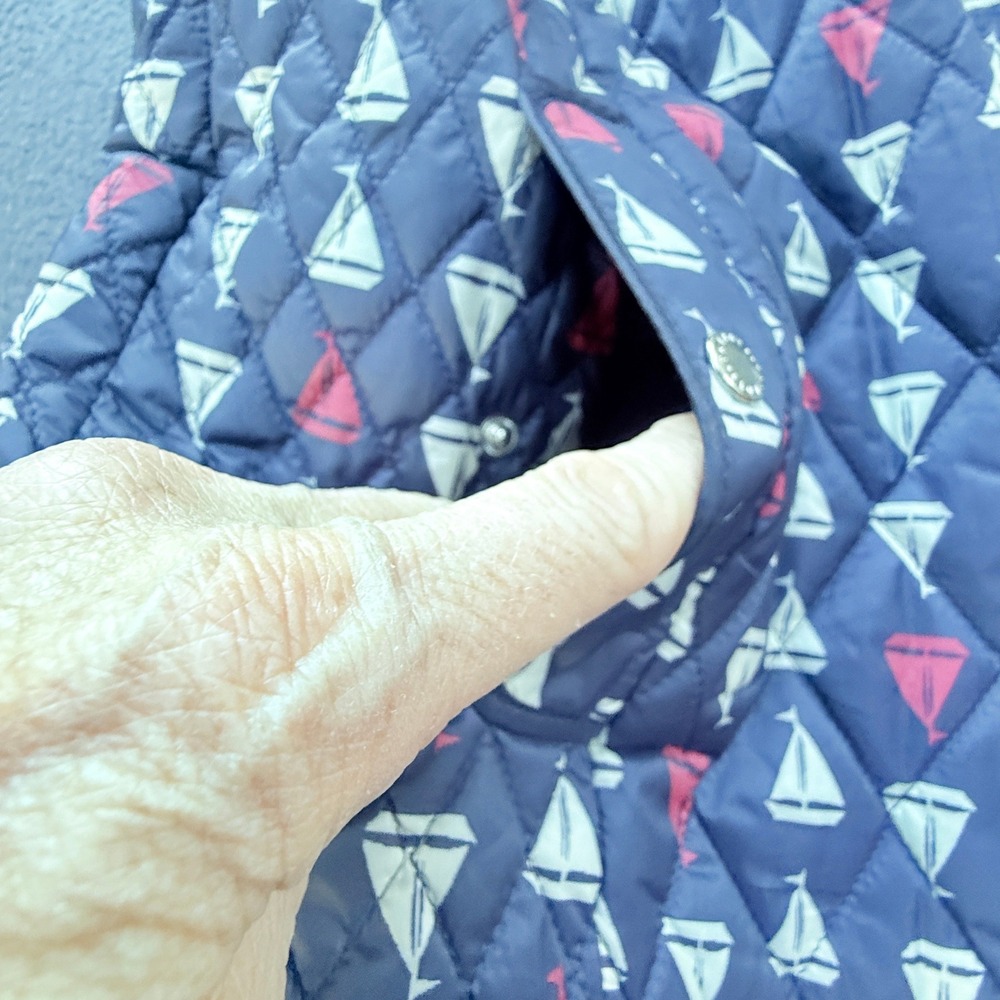 Talbots Puffer Vest Womens Large Navy Blue Sailboat Print Quilted Nautical Beach - Picture 12 of 13
